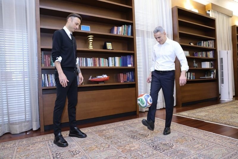 Глобиха новият спортен съветник на премириера: Бербатов държал пистолет на предната седалка