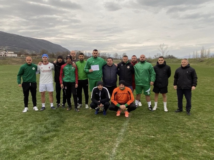 Благородно! Фенове дариха 1300 евро за премии във ФК Граничар Копривлен