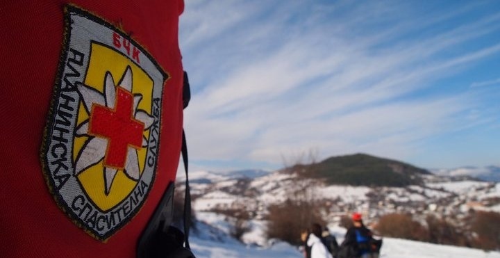 Посред нощ спасиха четирима младежи, закъсали край Боровец