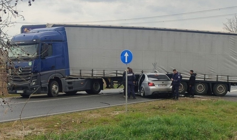 21-годишен е загиналият при тежката катастрофа край Садово, автомобилът е с благоевградска регистрация