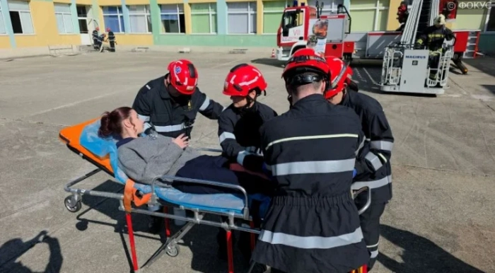 Евакуираха ученици от „горящо” училище в Благоевград по време на учение