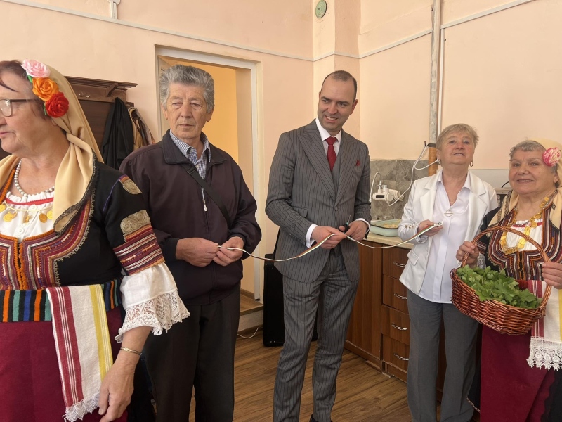 Кметът на Кюстендил Огнян Атанасов откри нов социален клуб в Слокощица