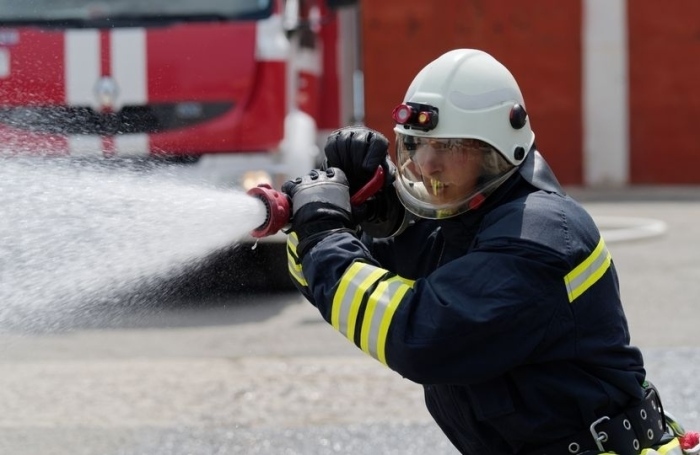 Късо съединение запали гараж в Благоевград, къща пламва в Хотово
