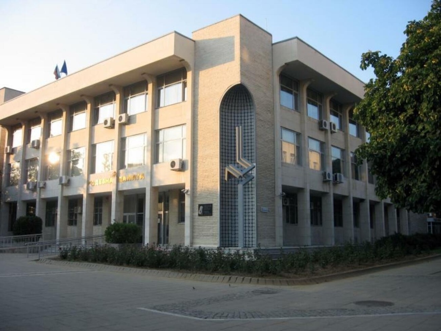 Абитуриент обрал непълнолетните момчета в Благоевград с имитация на пистолет