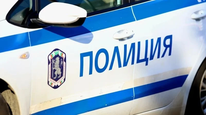Хванаха учителка да раздава партийни листовки