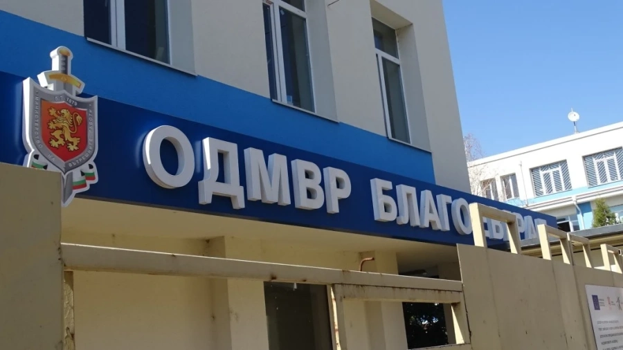 Задържаха 29-годишен в Благоевград: С нож на гърлото завлече пенсионер до банкомат за 400 евро