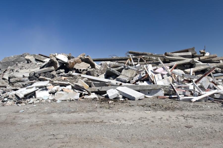 Хванаха мъж, изсипал камион със строителни отпадъци край самоковското село Шипочане