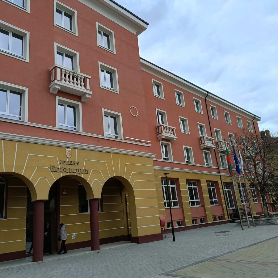 Общинският съвет в Бобов дол отмени четири свои решения след заповед на областния управител