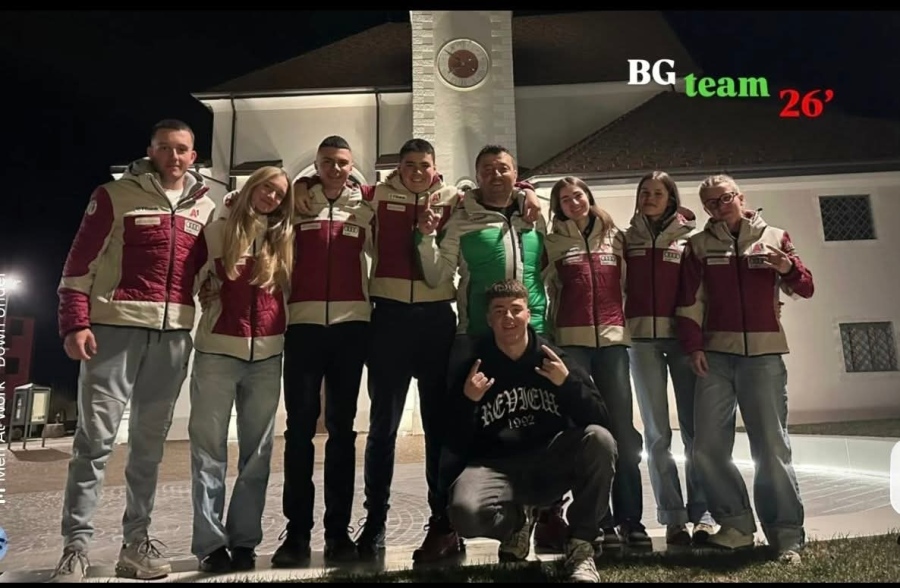 Българските млади сноубордисти с достойно представяне на световното във Фолгария