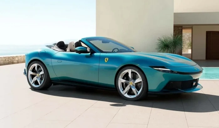 Най-новото Ferrari остана без покрив