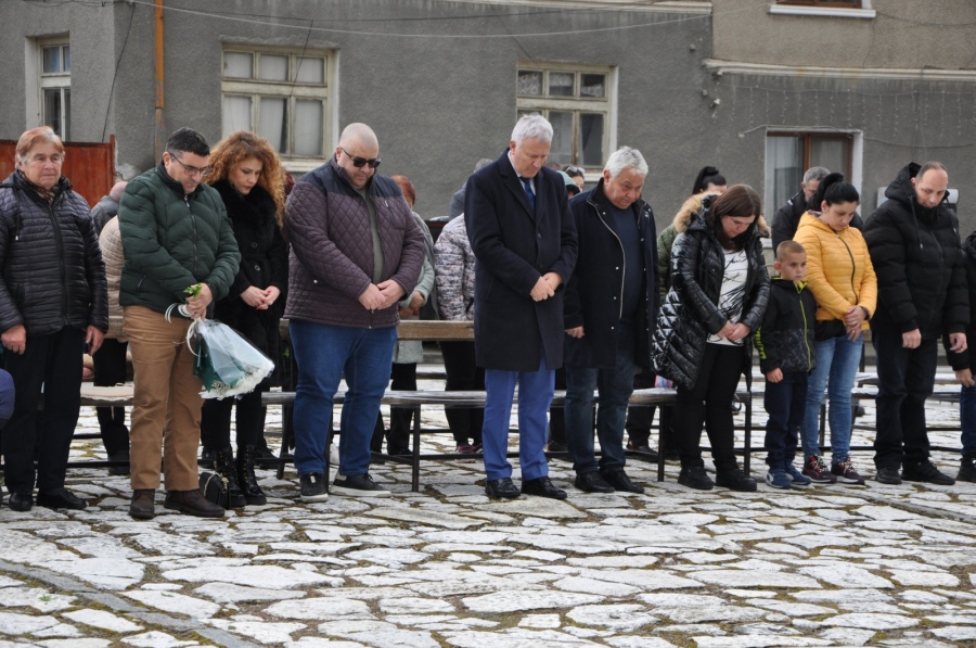 Поклон! Долно Драглище почете своите 120 герои от Априлското въстание