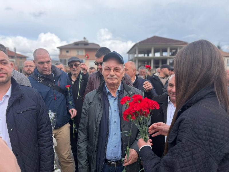 Ахмед Доган в Корница и Брезница: Почетният председател на АПС почете жертвите от 1973-та