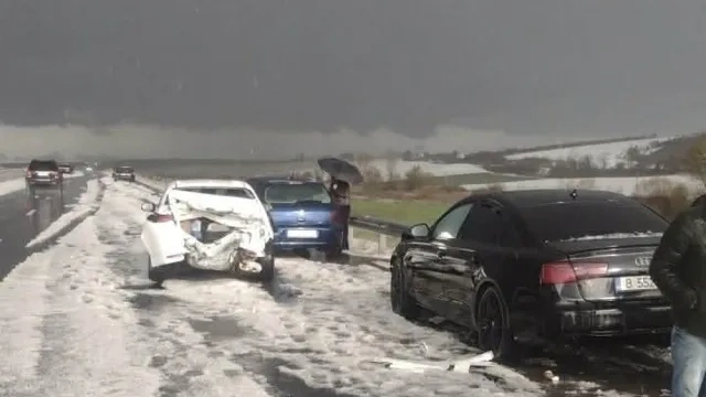 Дете пострада, след като кола навлезе в аварийната лента на \