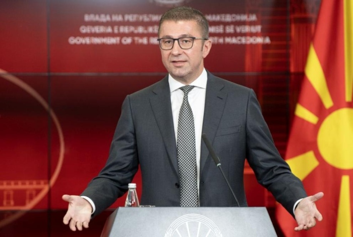 Мицкоски: Няма да приемем конституционни промени, засягащи идентичността ни