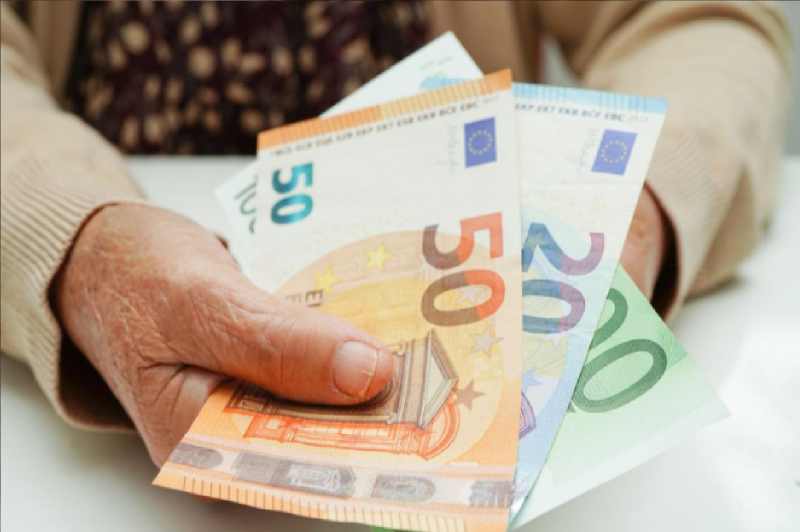 Кога започва изплащането на пенсиите за април и великденските добавки