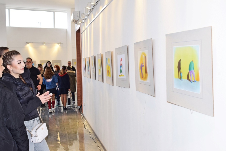 Кирил Божкилов провокира усмивки с изложба на карикатури в Сандански