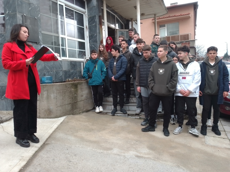 Цветя и признателност: Дупница почете 60 години от смъртта на Димитър Димов