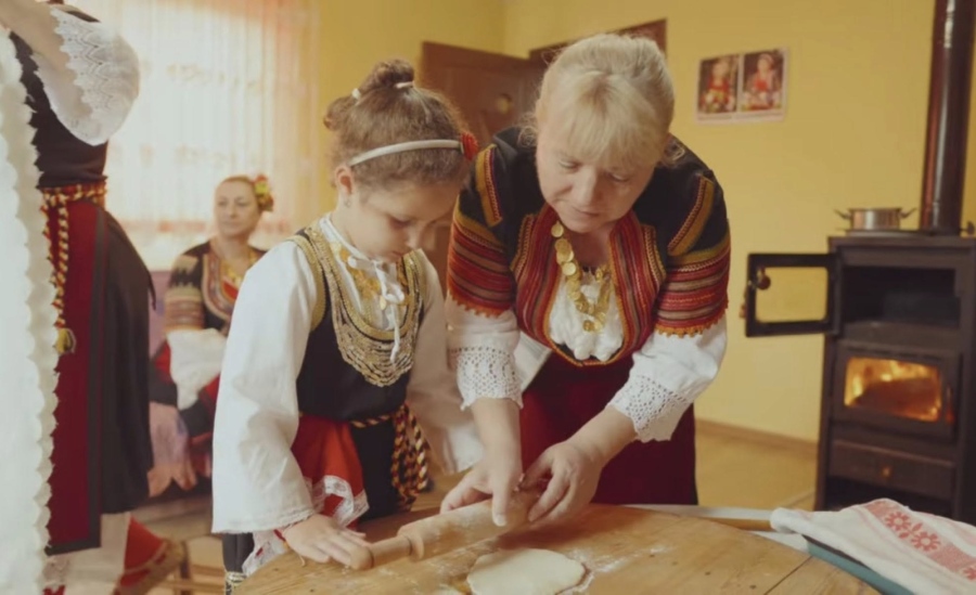 Жабокрът засуква двудневен празник на зелника, тайната е в тънките като дантела кори
