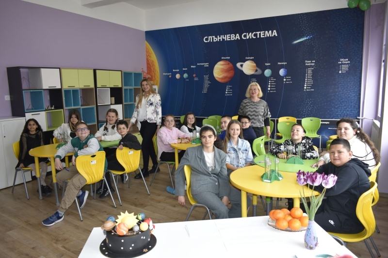 СУ „Христо Ботев“ в Кочериново откри модерни STEM кабинети