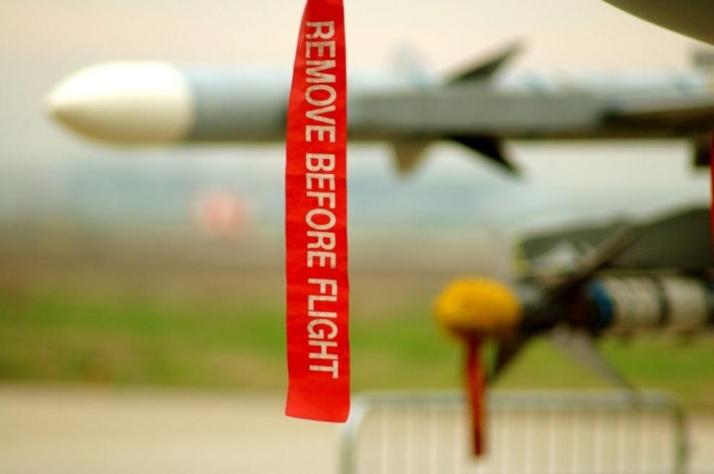 Иран обяви награда за залавянето на катапултиралия американски пилот