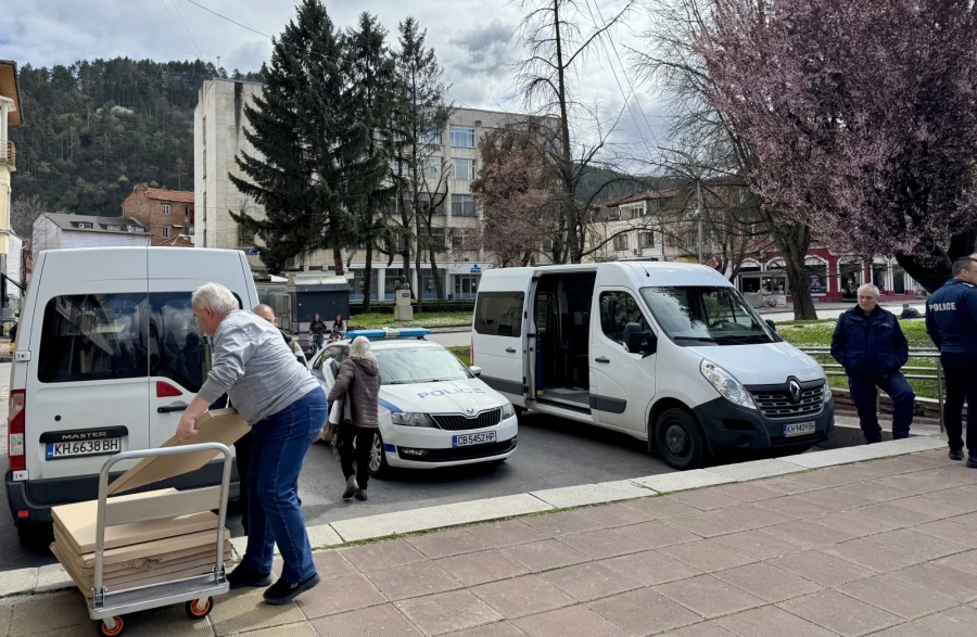 Осигуриха изборните материали в област Кюстендил преди вота