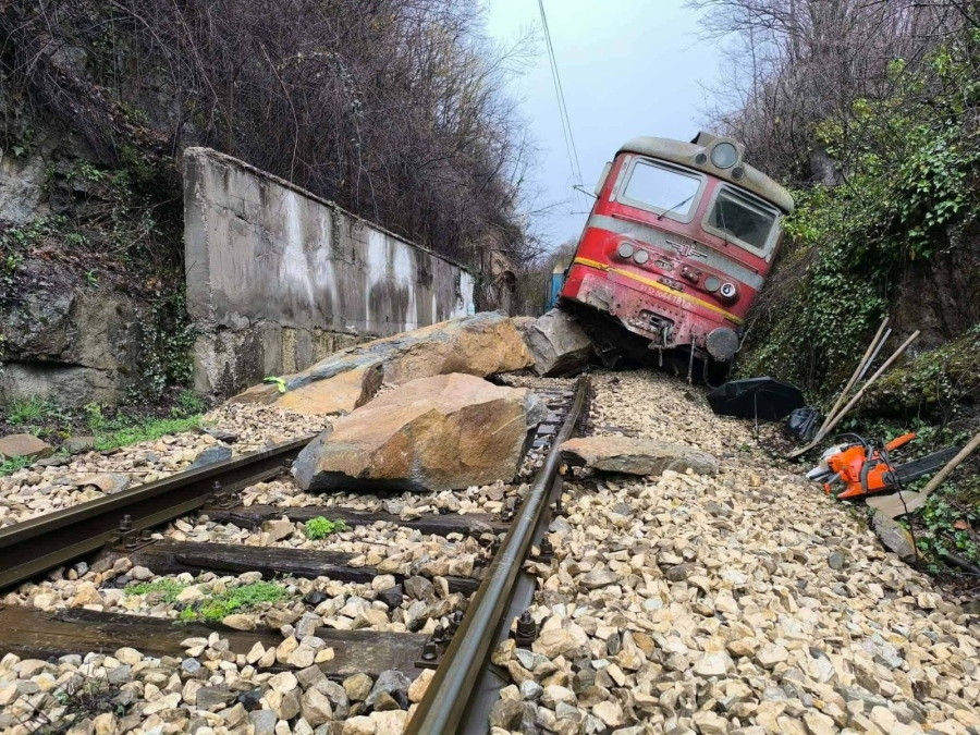 Дерайлира бързият влак от Русе до Пловдив, трима пострадаха
