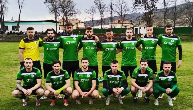 Перун Кресна стартира плейофите с класическа победа