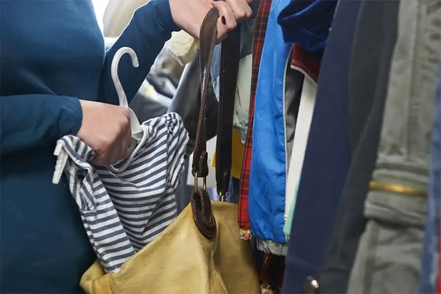 Млади чужденки крадат дрехи в Благоевград