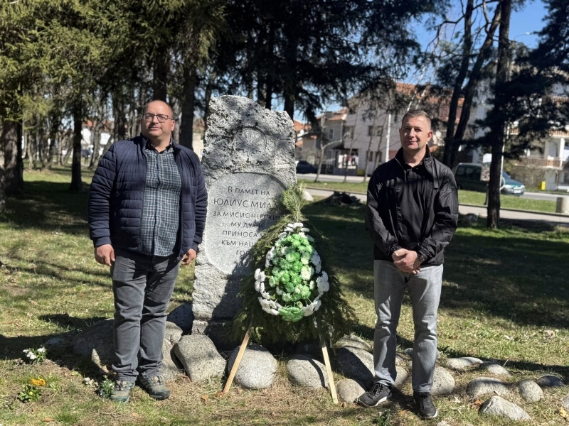 Със засаждане на дръвчета деца и лесничеи дадоха старт на Седмицата на гората в Самоков