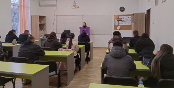 КНСБ Дупница подготвя ученици от региона за първата им работа