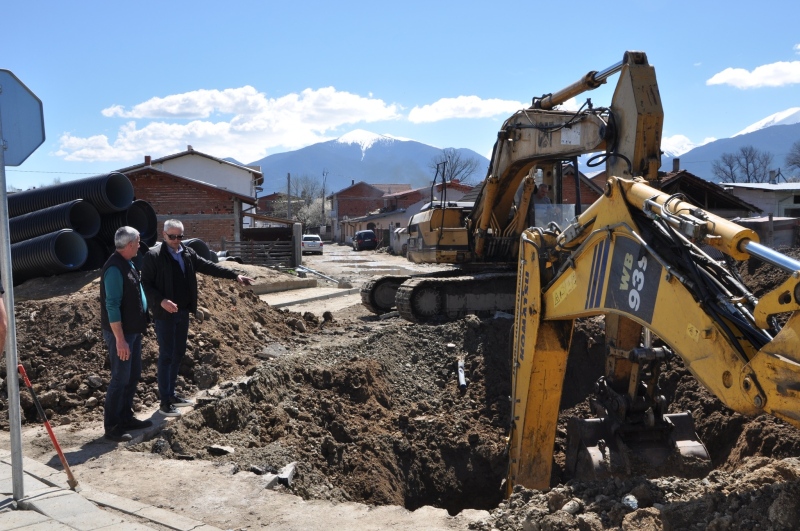 Продължават дейностите по изграждане на канализация на ул. „Крайна“ в Разлог
