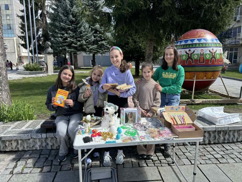 Благороден жест преди Великден! Ученички от Разлог събраха 573 евро за лечението на Марина