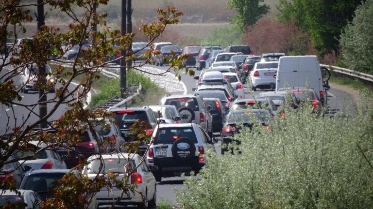 Голямото пътуване започва: Очаква се засилен трафик, въвеждат ограничения за камиони