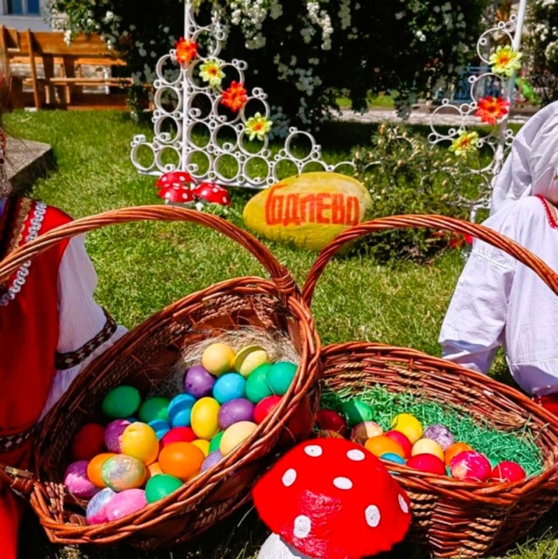 Великден в Разложко - кукерски карнавал, концерти и работилници за писани яйца