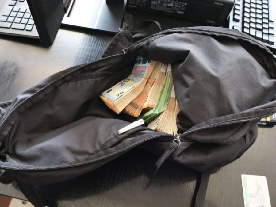 Арестуваха двама души в Пловдив с близо 90 000 евро за купуване на гласове