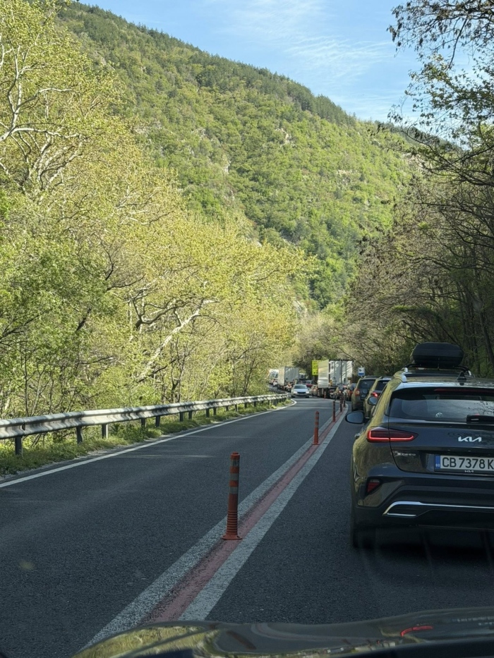 Адското задръстване по пътя към Гърция продължава