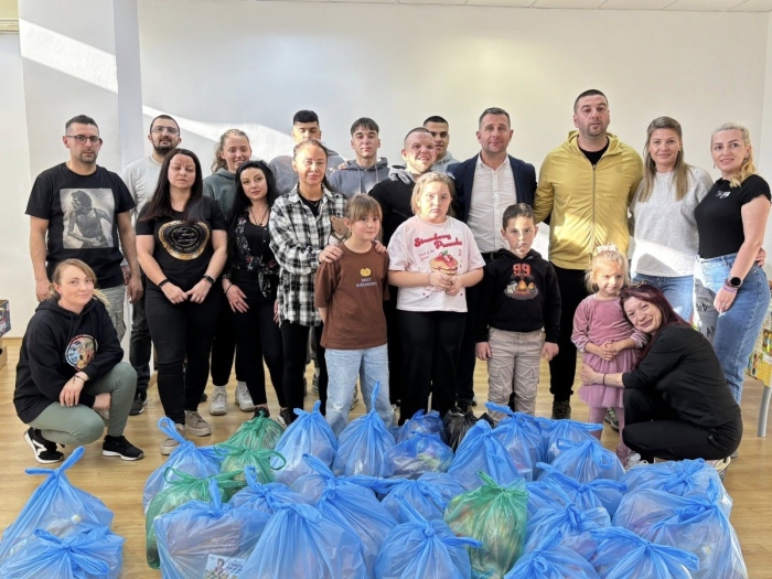 Добротата обединява! Кампанията „Бъди човек“ зарадва 520 възрастни в Самоков преди Великден