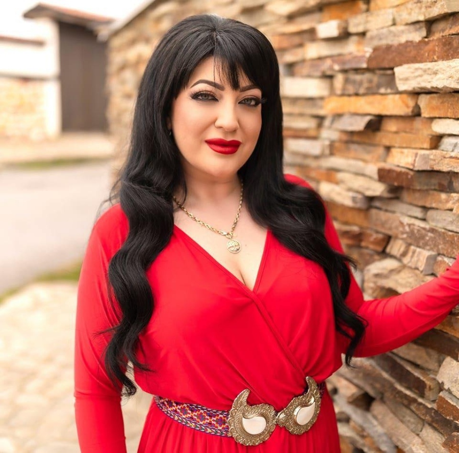 Великденско хоро с Ива Давидова вият в Долна баня