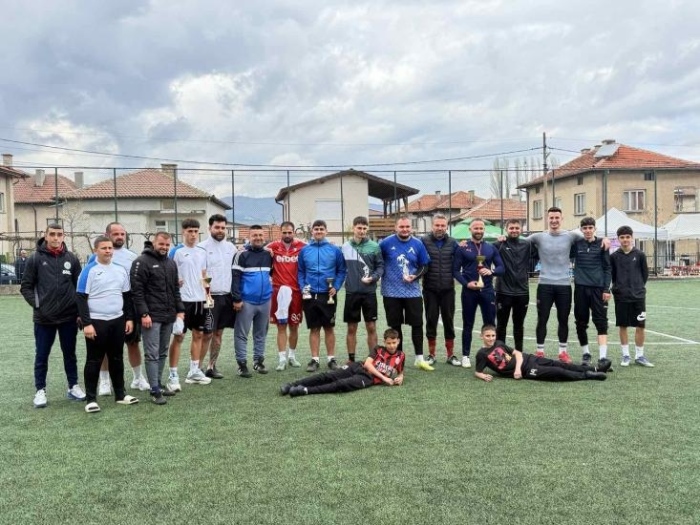 Дърварите защитиха титлата си в оспорван финал по футбол на малки врати в Черниче