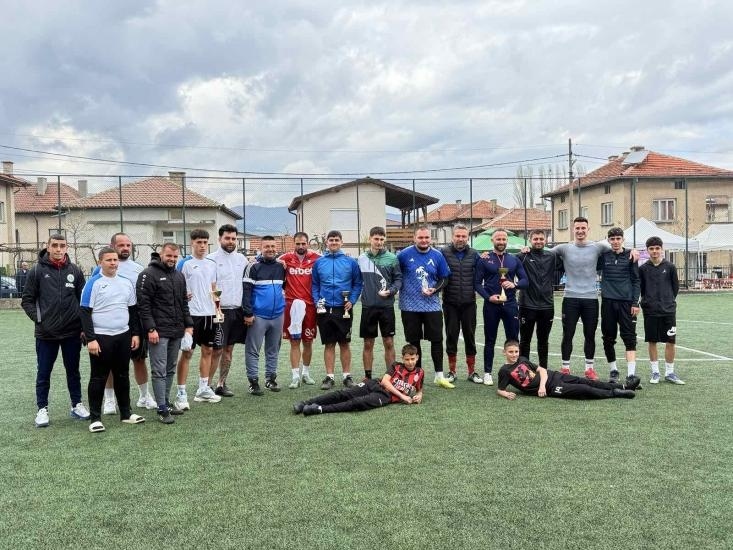 Дърварите защитиха титлата си в оспорван финал по футбол на малки врати в Черниче