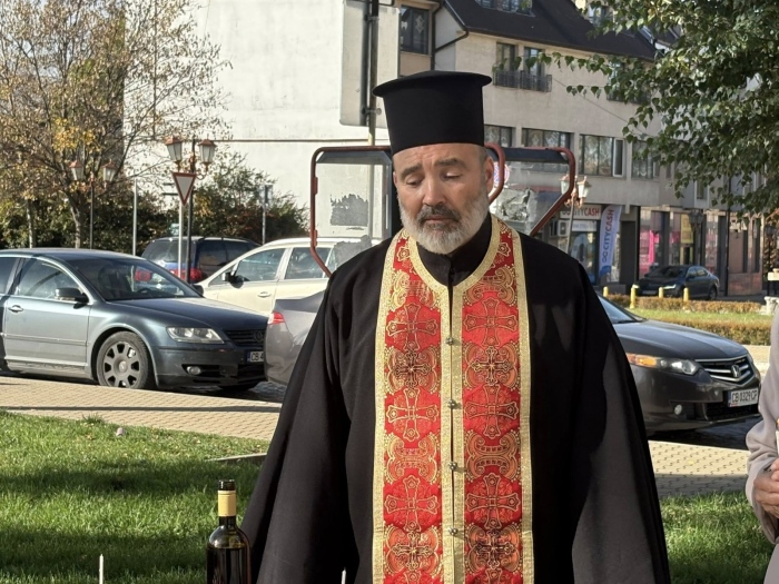 Самоковският архиерейски наместник отправи празнично послание за мир и единство