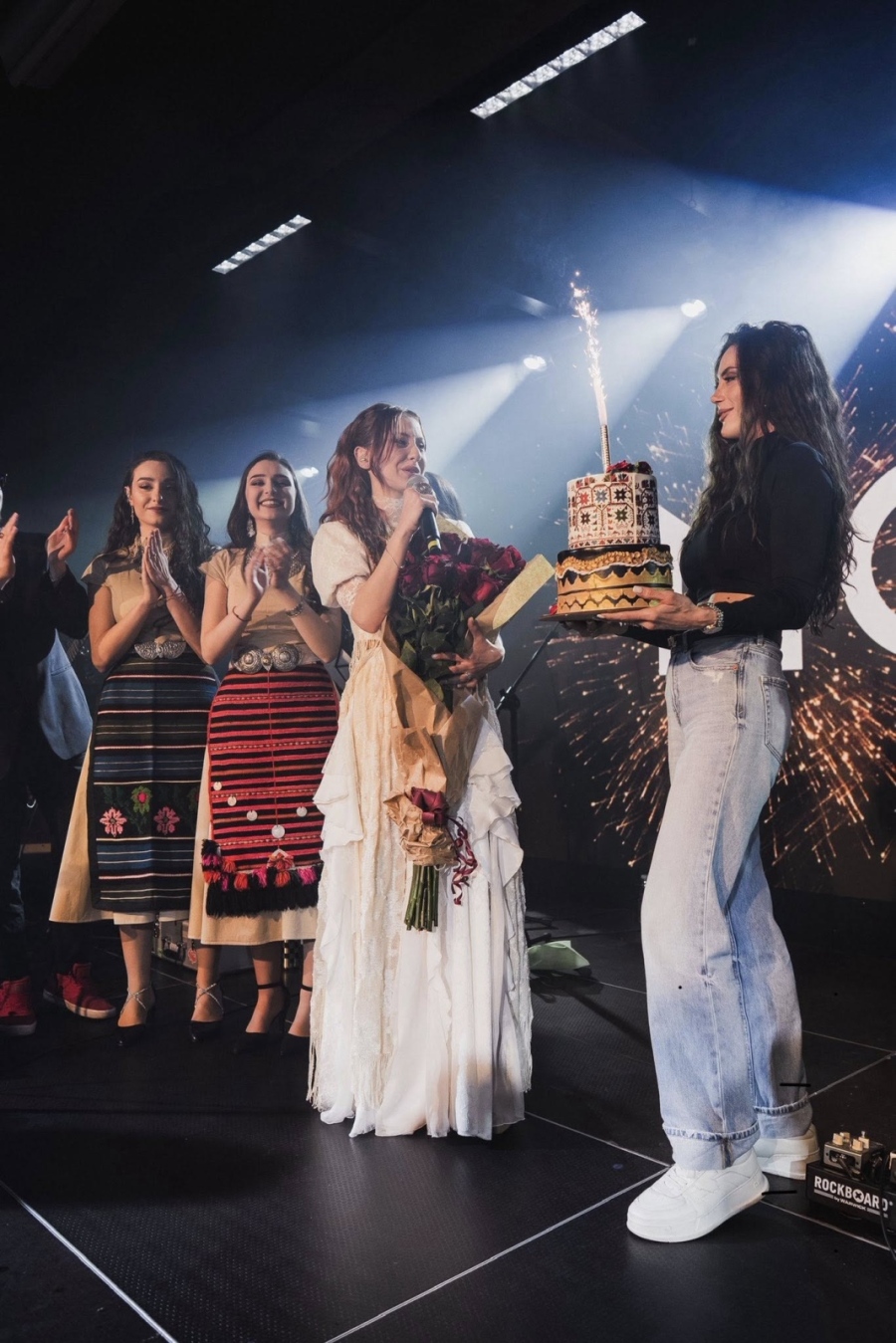 Мона от Кюстендил превърна рождения си ден в музикален спектакъл