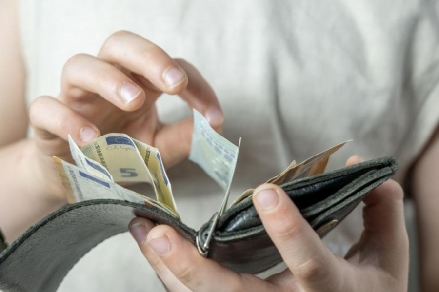 Обраха мъж в Симитли по празниците, липсват смарт часовник и 1400 евро и дебитни карти