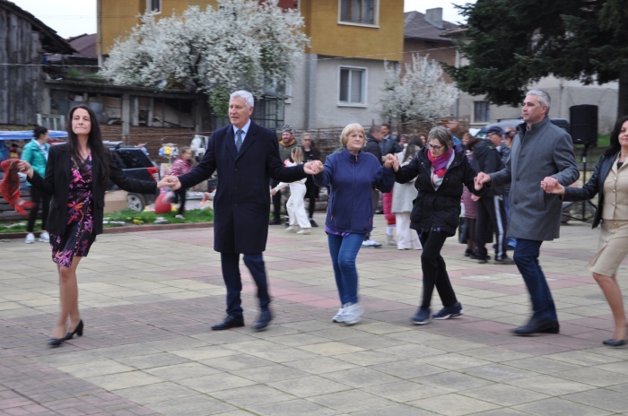 Годлево събра жители и гости на събор с курбан и хоро