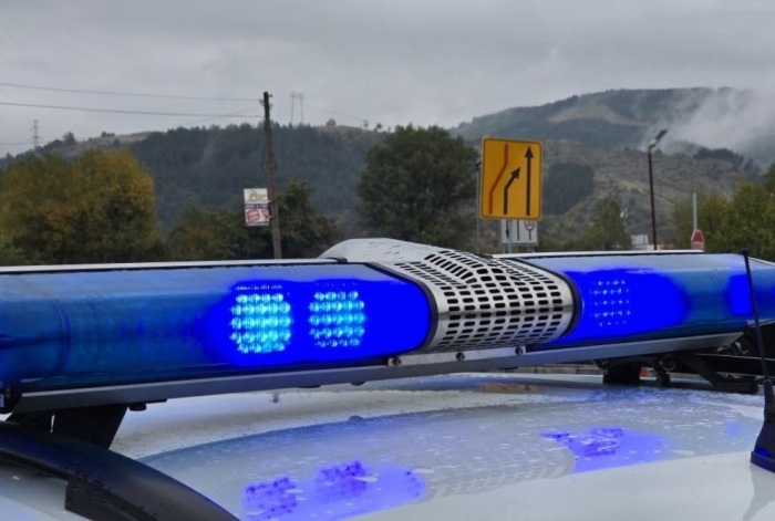 Необичаен инцидент: Младежи паднаха от тавана на кола, управлявало е 15-годишно момиче