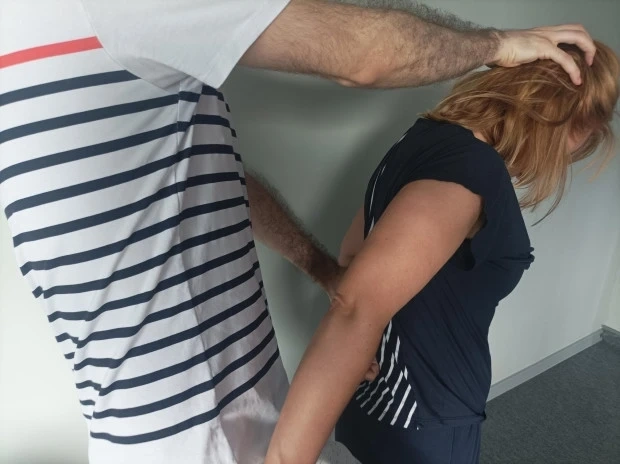 Млад мъж налетя на бой майка си в Перник