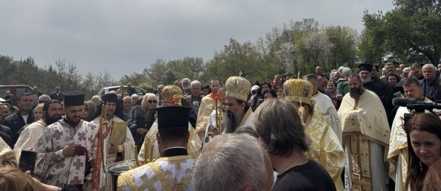 Патриарх Даниил и стотици миряни почетоха чудотворния образ на Божията майка в Рожен
