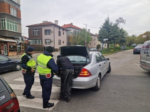 305 лица, 260 коли и 36 адреса проверени при полицейската акция в Благоевград