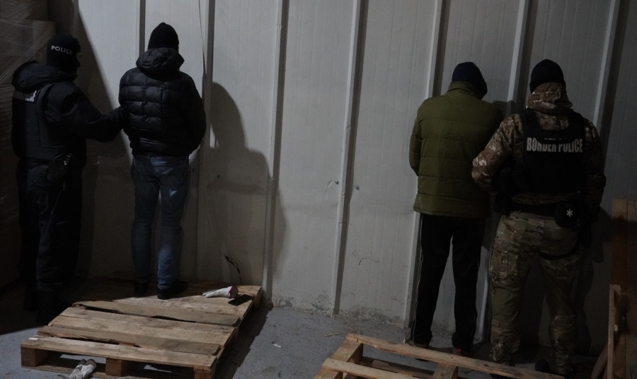 Окръжен съд – Кюстендил остави зад решетките, обвиняемите от разбитата нелегална фабрика за цигари в Дупница