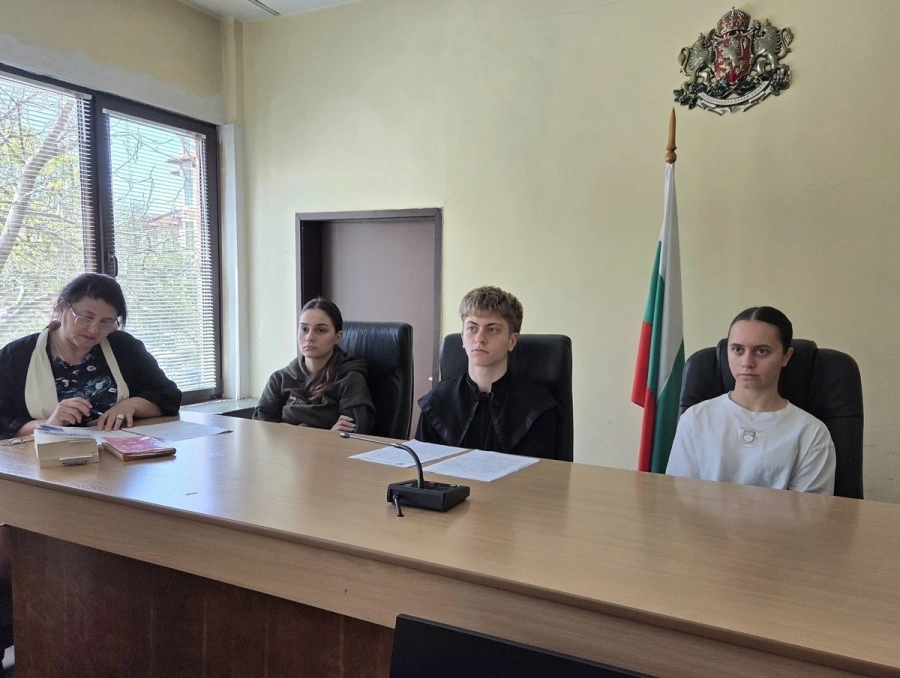 Ученици от Гимназията влязоха в ролята на съдии и прокурори